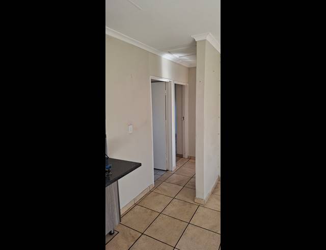 2 bed property to rent in HONEYDEW RIDGE